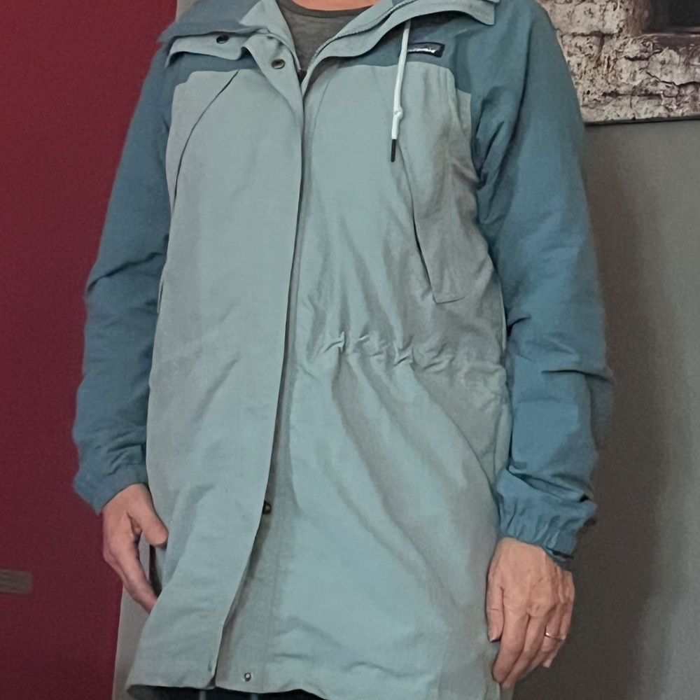 Patagonia Women's Two-tone Green Skyforest Parka L